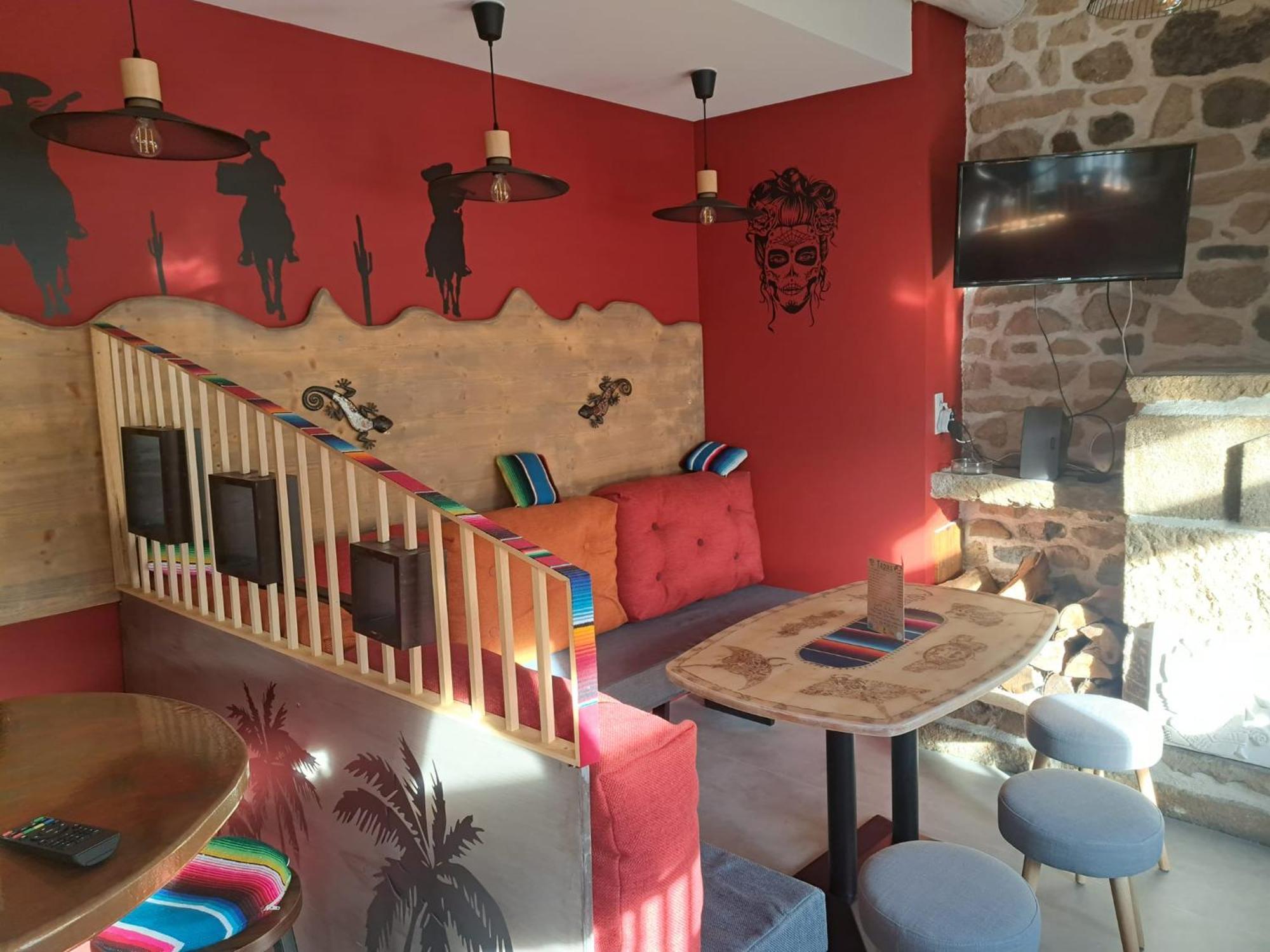 Hotel Le Barriol Saint-Julien-Chapteuil Esterno foto