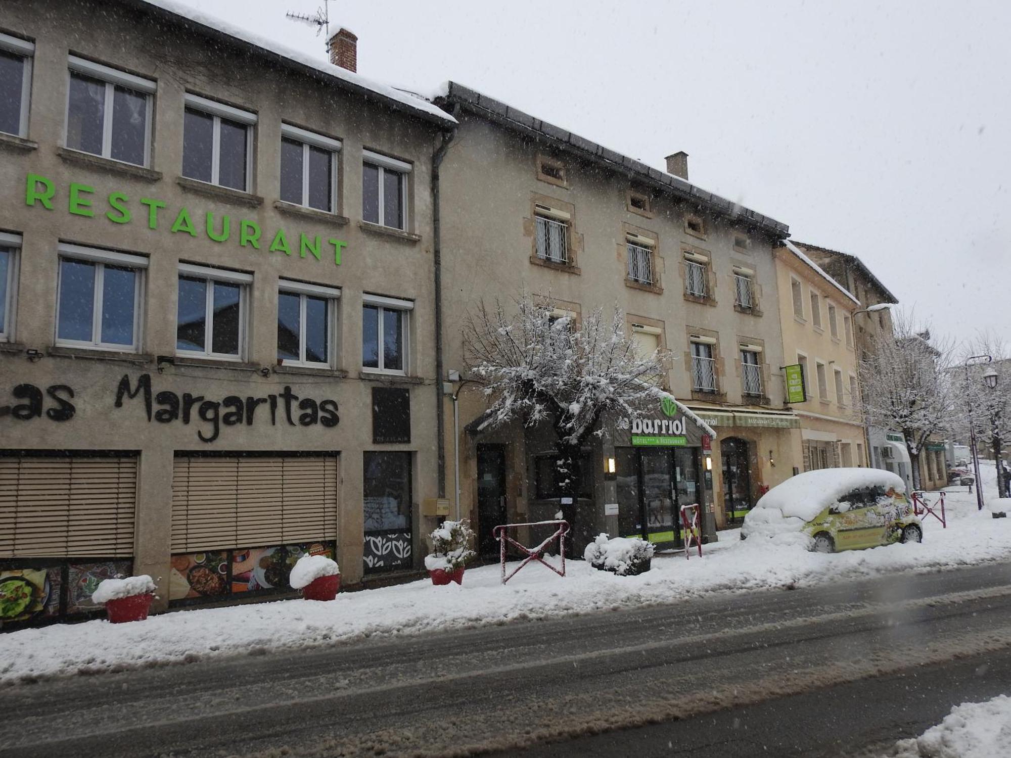 Hotel Le Barriol Saint-Julien-Chapteuil Esterno foto