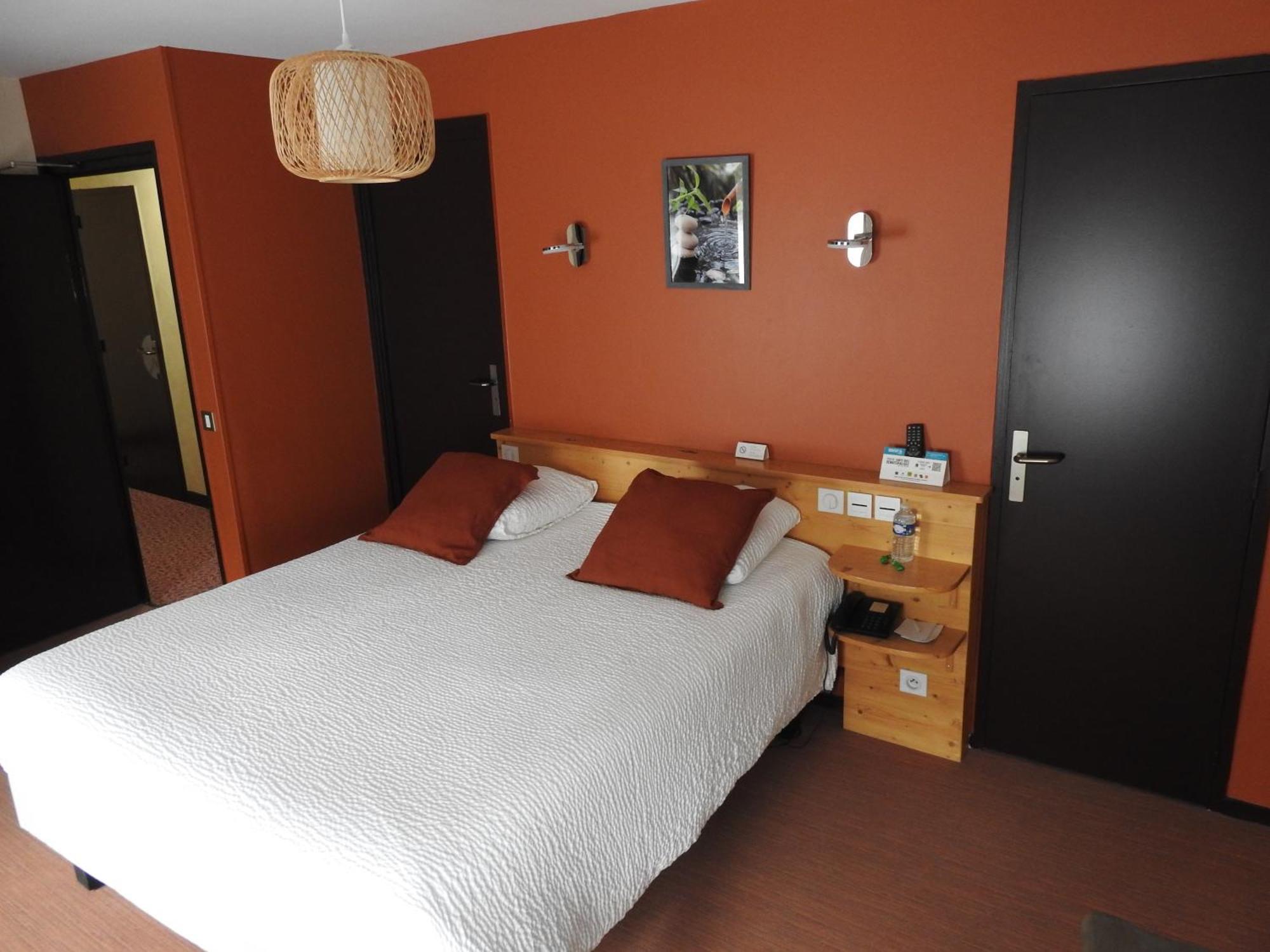 Hotel Le Barriol Saint-Julien-Chapteuil Esterno foto