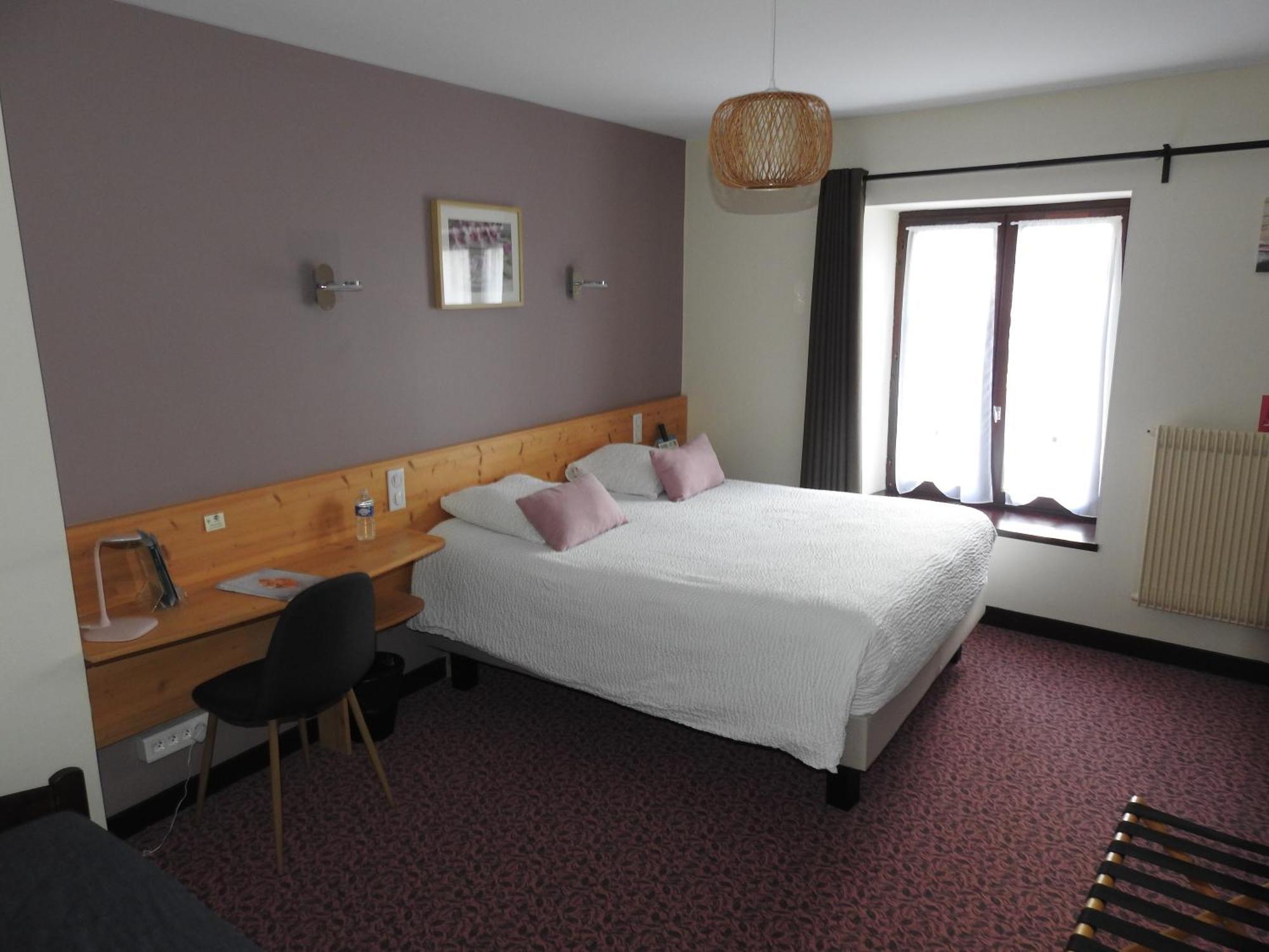 Hotel Le Barriol Saint-Julien-Chapteuil Esterno foto