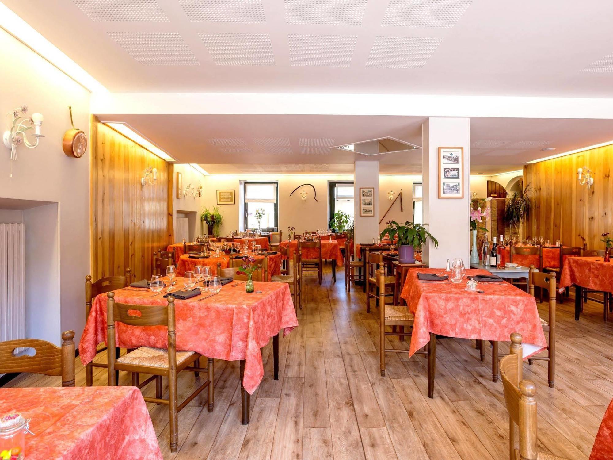 Hotel Le Barriol Saint-Julien-Chapteuil Esterno foto