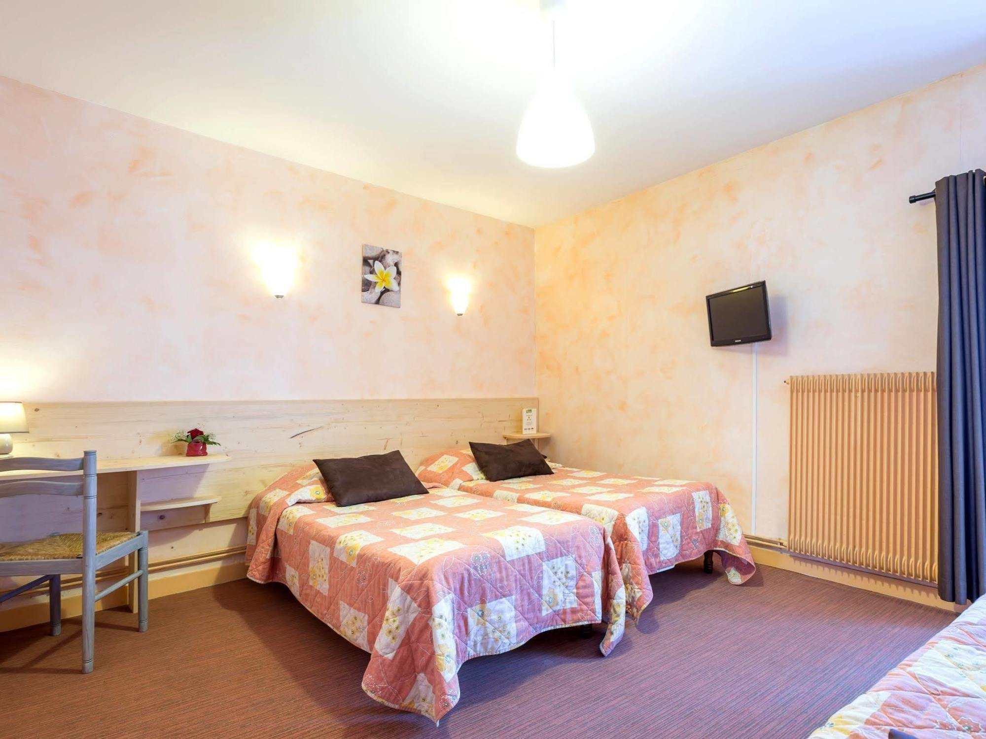 Hotel Le Barriol Saint-Julien-Chapteuil Esterno foto
