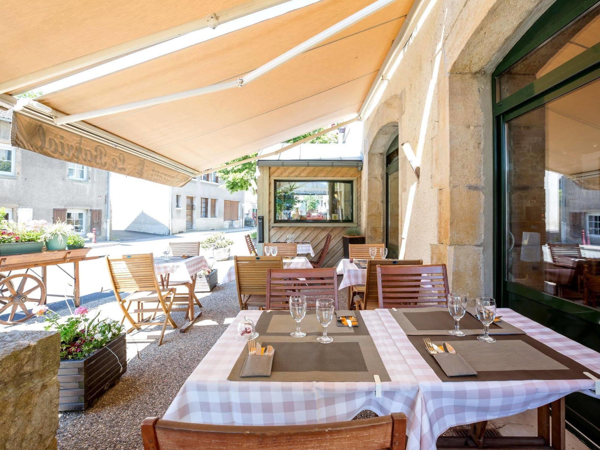 Hotel Le Barriol Saint-Julien-Chapteuil Esterno foto